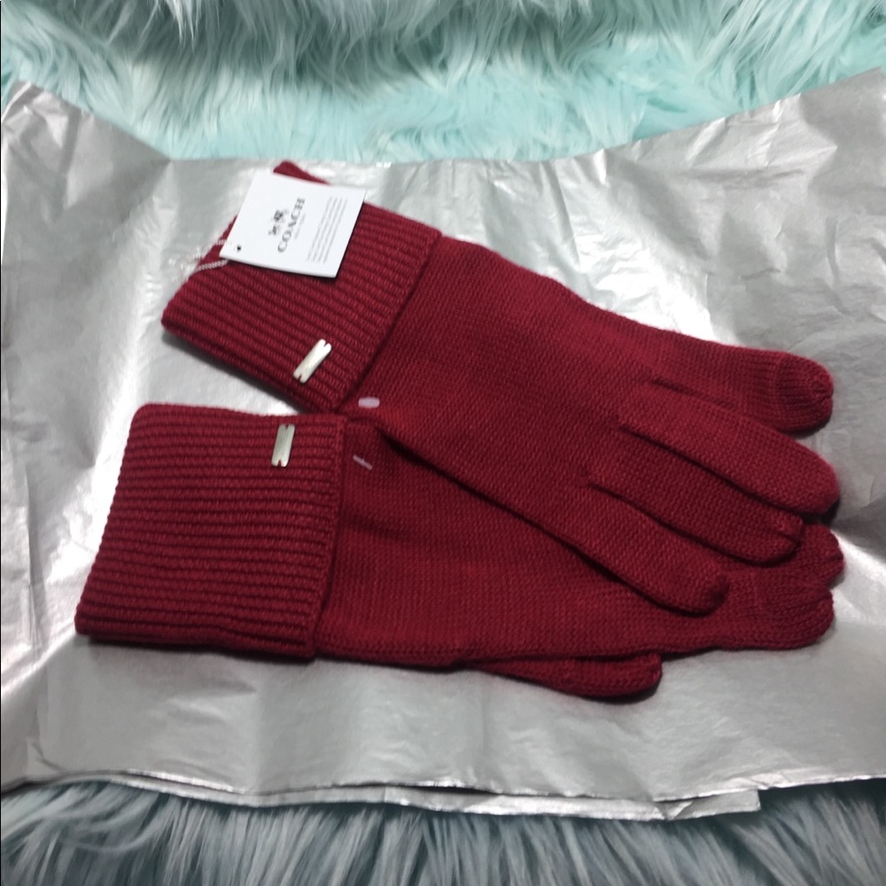EMBOSSED SIGNATURE KNIT TOUCH GLOVES